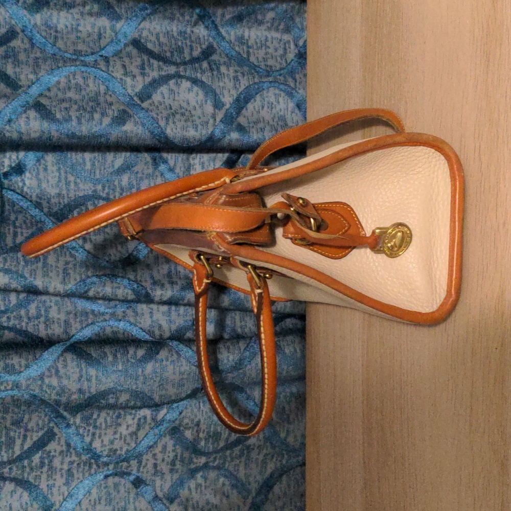 SOLD Dooney & Bourke London Tan and Cream Satchel with Vintage Charm Crossbody - Picture 3 of 8